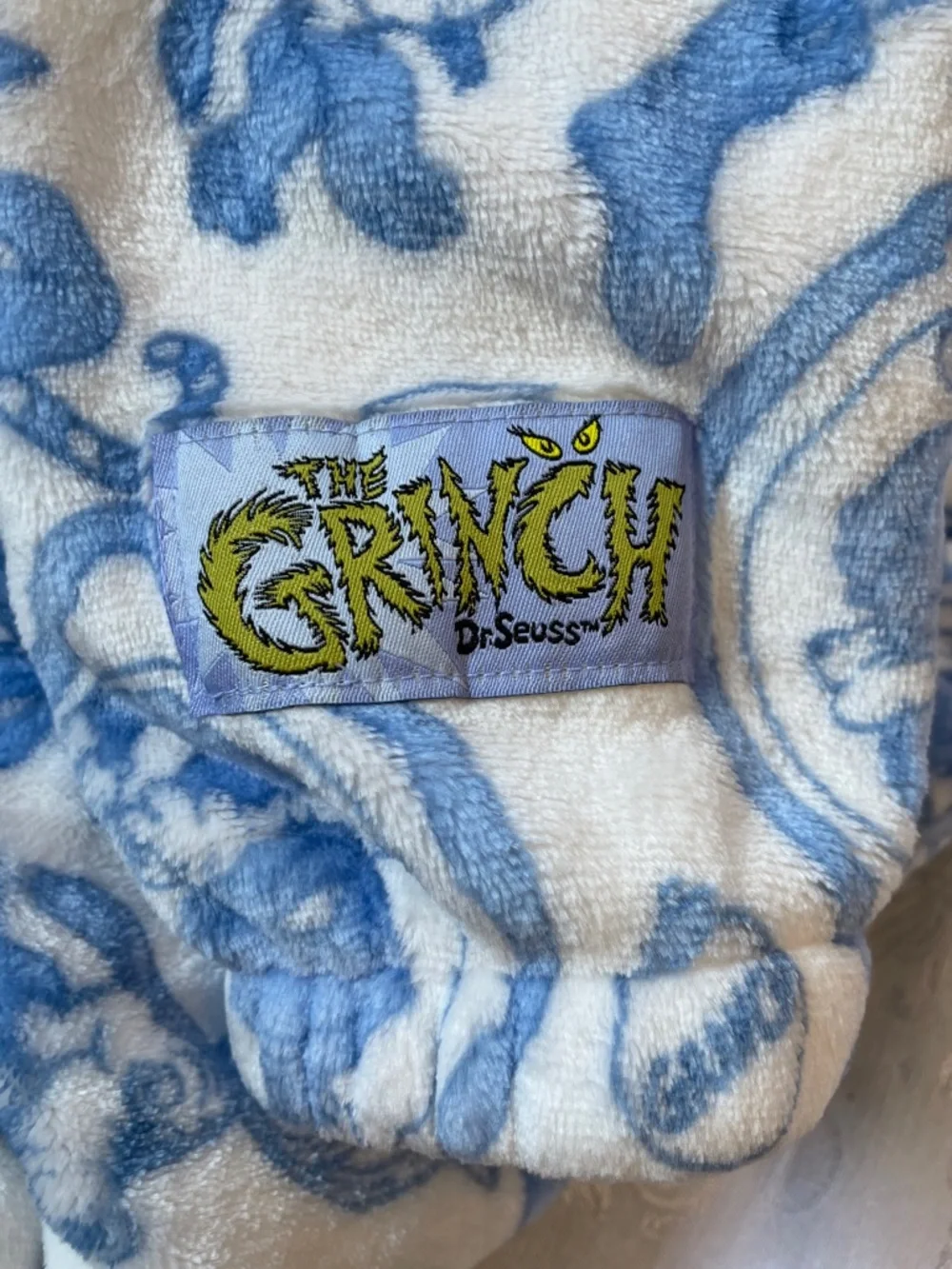 NWT The Grinch Women’s Blue & White Fleece Hooded Jacket.  Size Small. - Picture 3 of 5